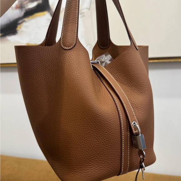 Picotin 22 brand new (gold/phw)
Full set with receipt Hermes’ (SOLD) - Picture 5 of 11